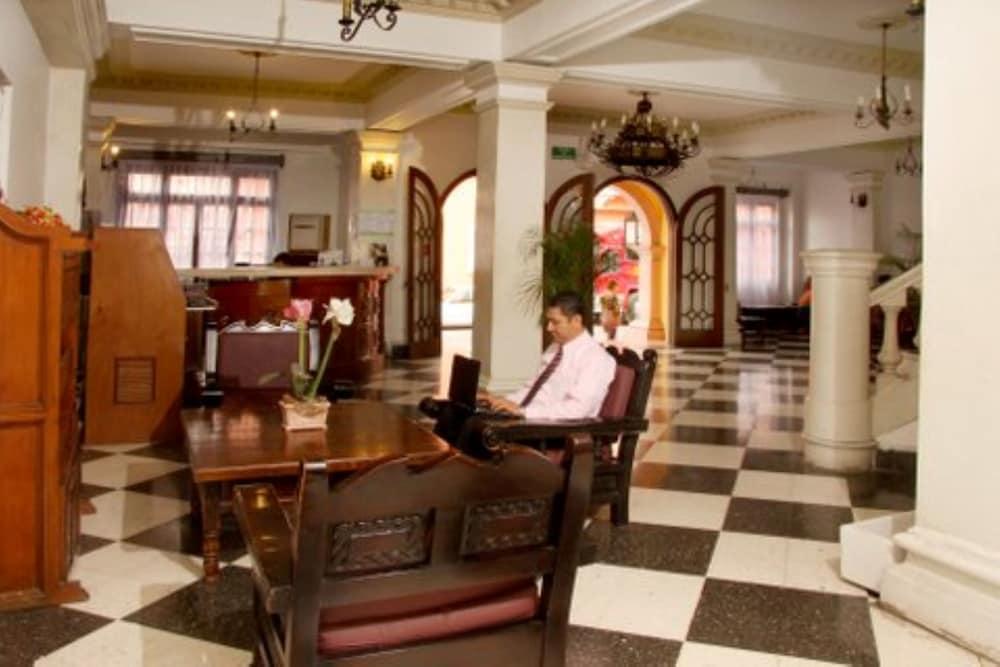 Hotel Urdinola Saltillo Buitenkant foto