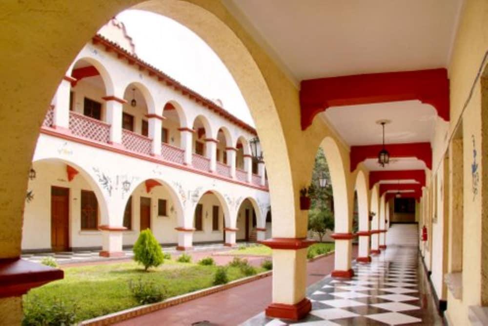 Hotel Urdinola Saltillo Buitenkant foto