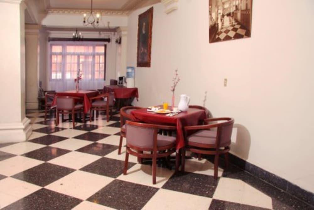 Hotel Urdinola Saltillo Buitenkant foto