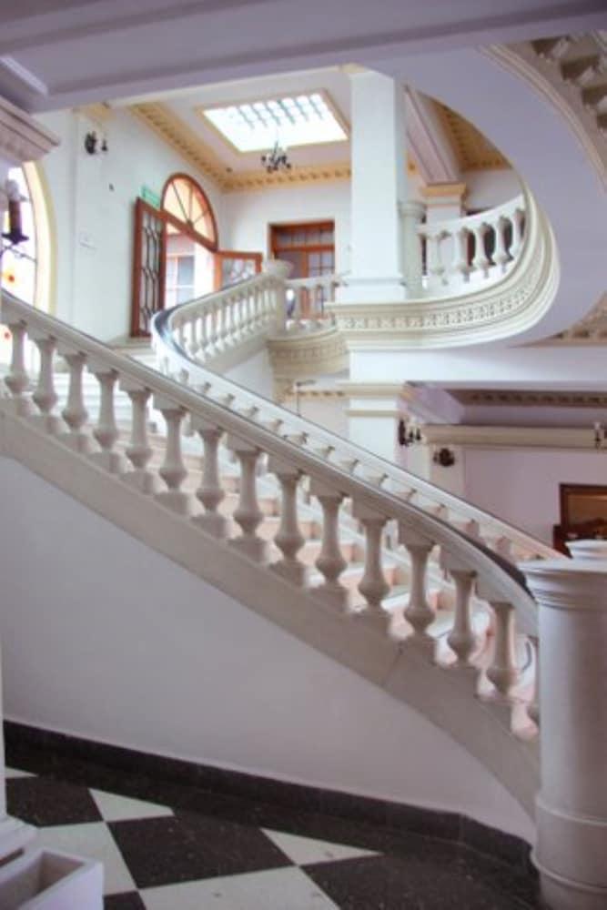 Hotel Urdinola Saltillo Buitenkant foto