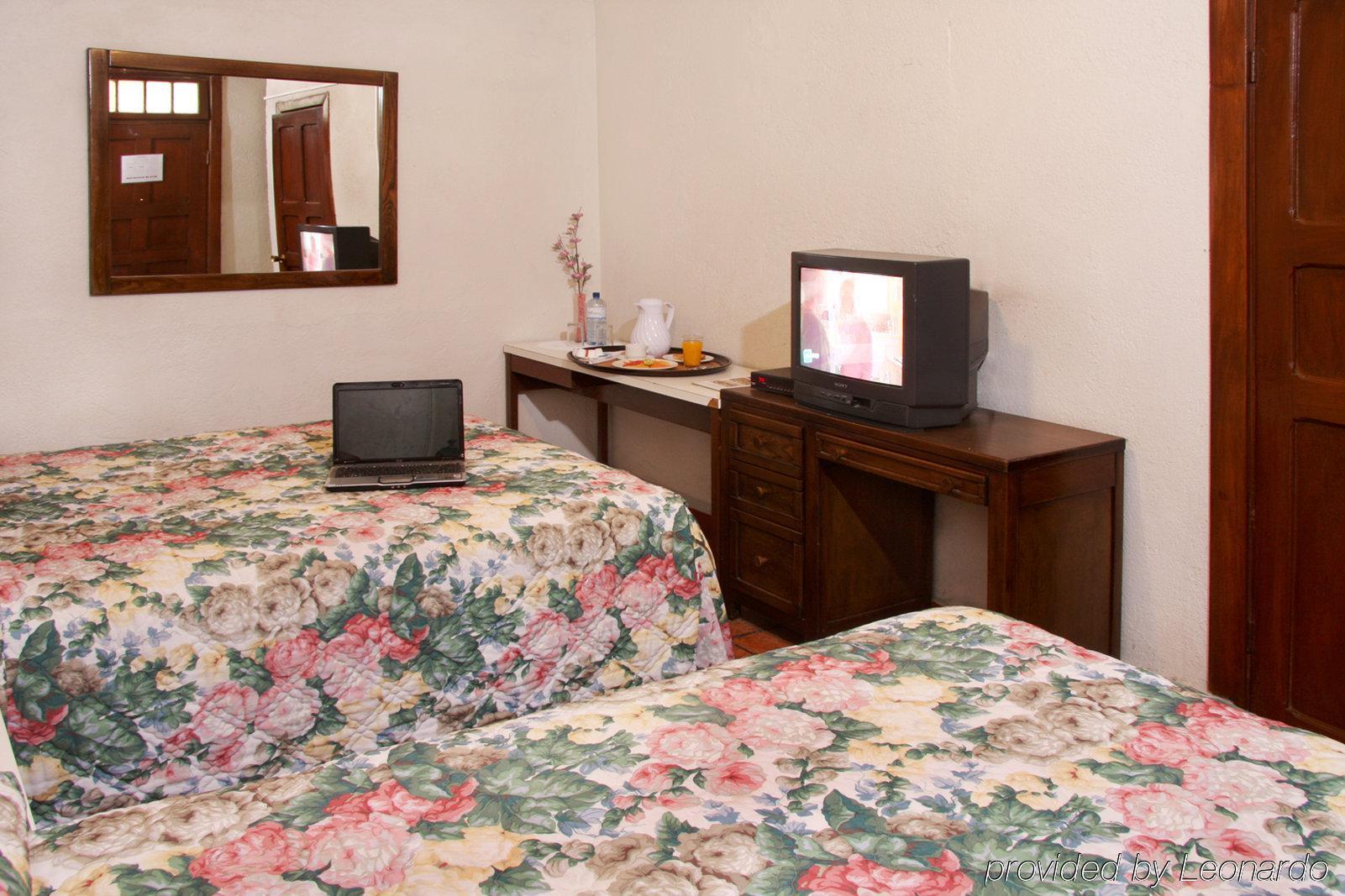 Hotel Urdinola Saltillo Kamer foto