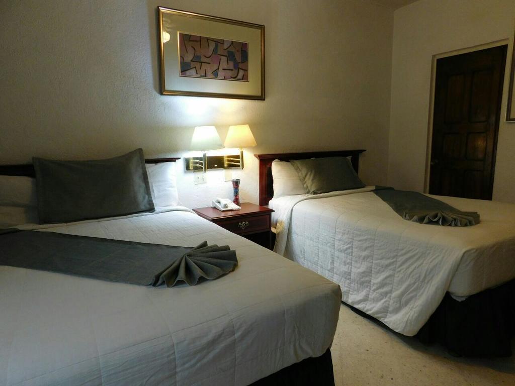 Hotel Urdinola Saltillo Buitenkant foto